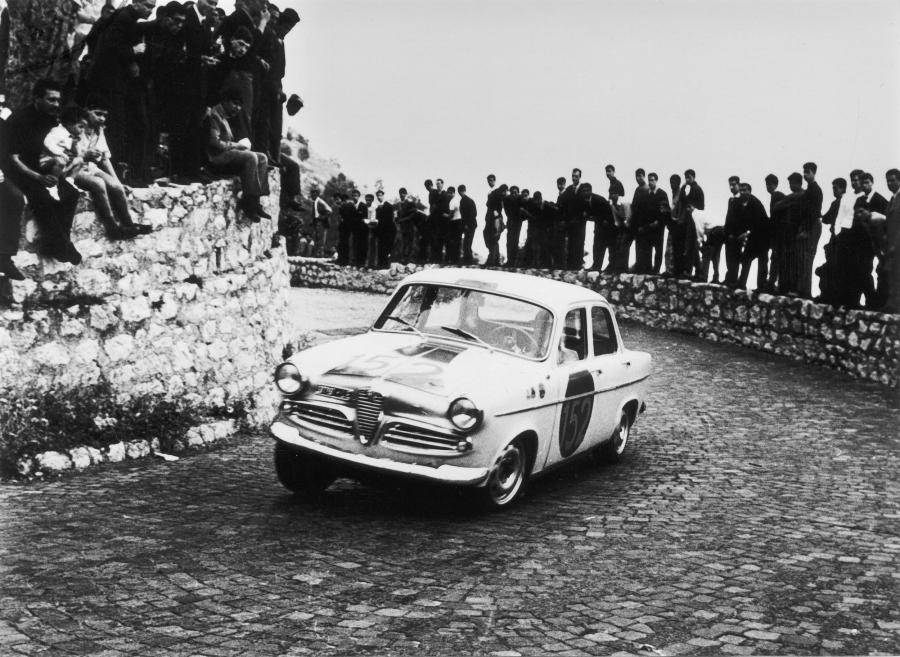  Alfa Romeo Giulietta Berlina (750) 1955 года  (фото 13 из 19)